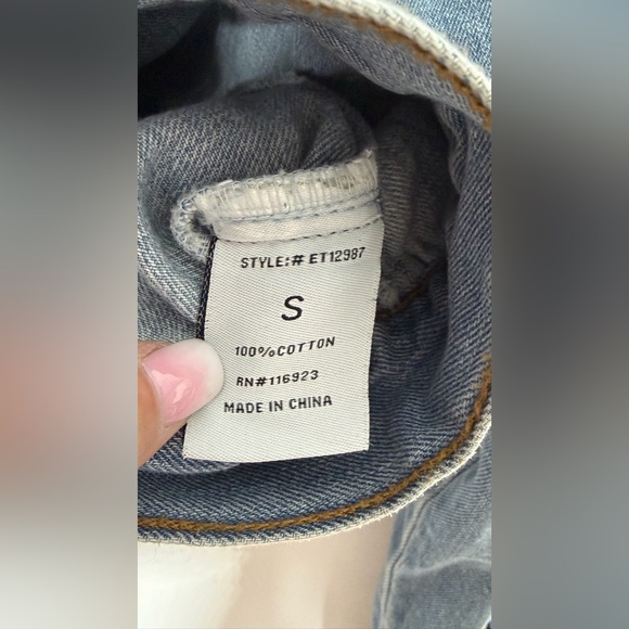 Easel NWOT Women’s Light Wash Denim Jacket, Long Sleeves, Size Small. Button Up - Picture 6 of 14